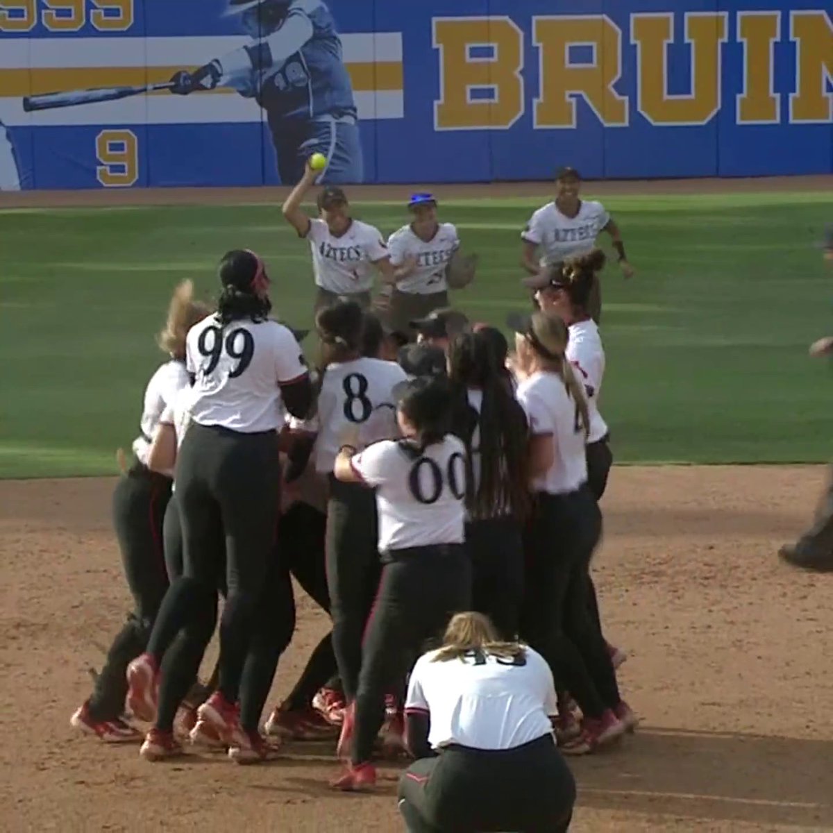 HISTORY IN LA FOR SAN DIEGO STATE 👏 San Diego State Softball is headed to its FIRST SUPER REGIONAL in program history!