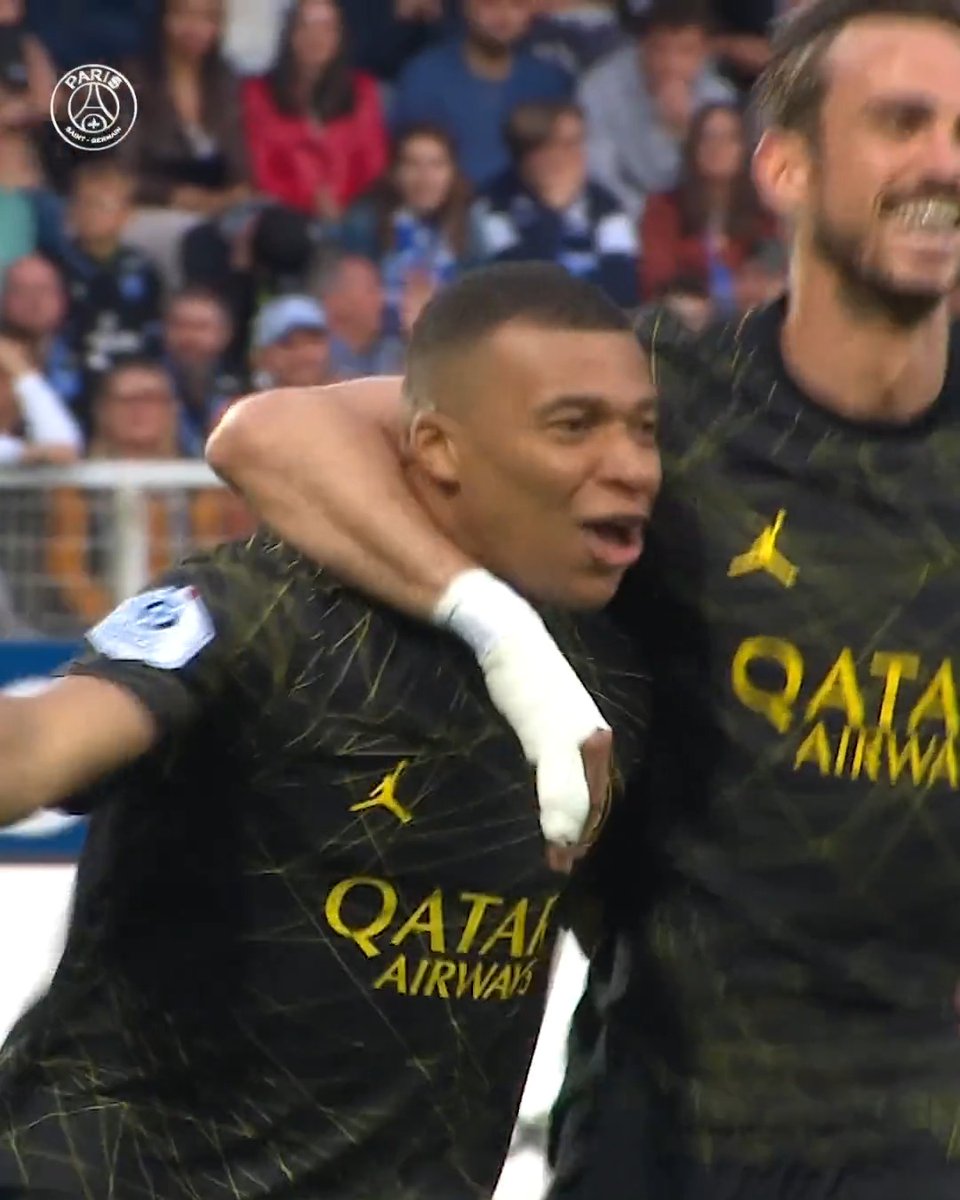 ⚽️🕸 L'ouverture du score par Kylian Mbappé ! #AJAPSG I #Ligue1