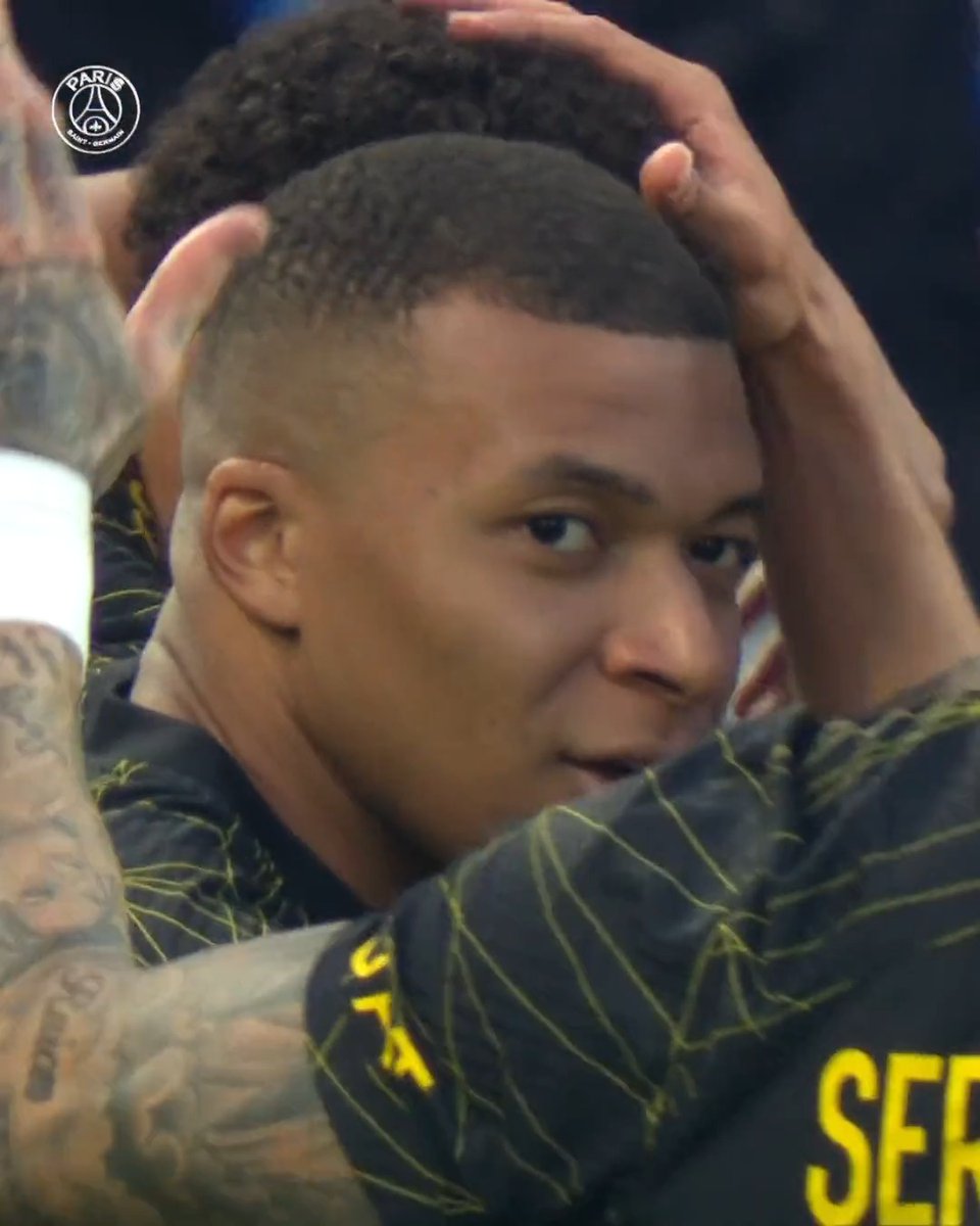 ⚽️ Un doublé, et un 2️⃣8️⃣e but cette saison en #Ligue1 pour Kylian Mbappé ! #AJAPSG