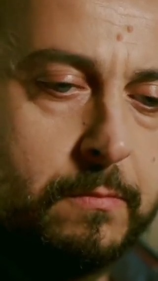 “Ben en son onu burada gördüm. Bu bahçede gördüm. Bana gelmişti. Terlikleriyle...”