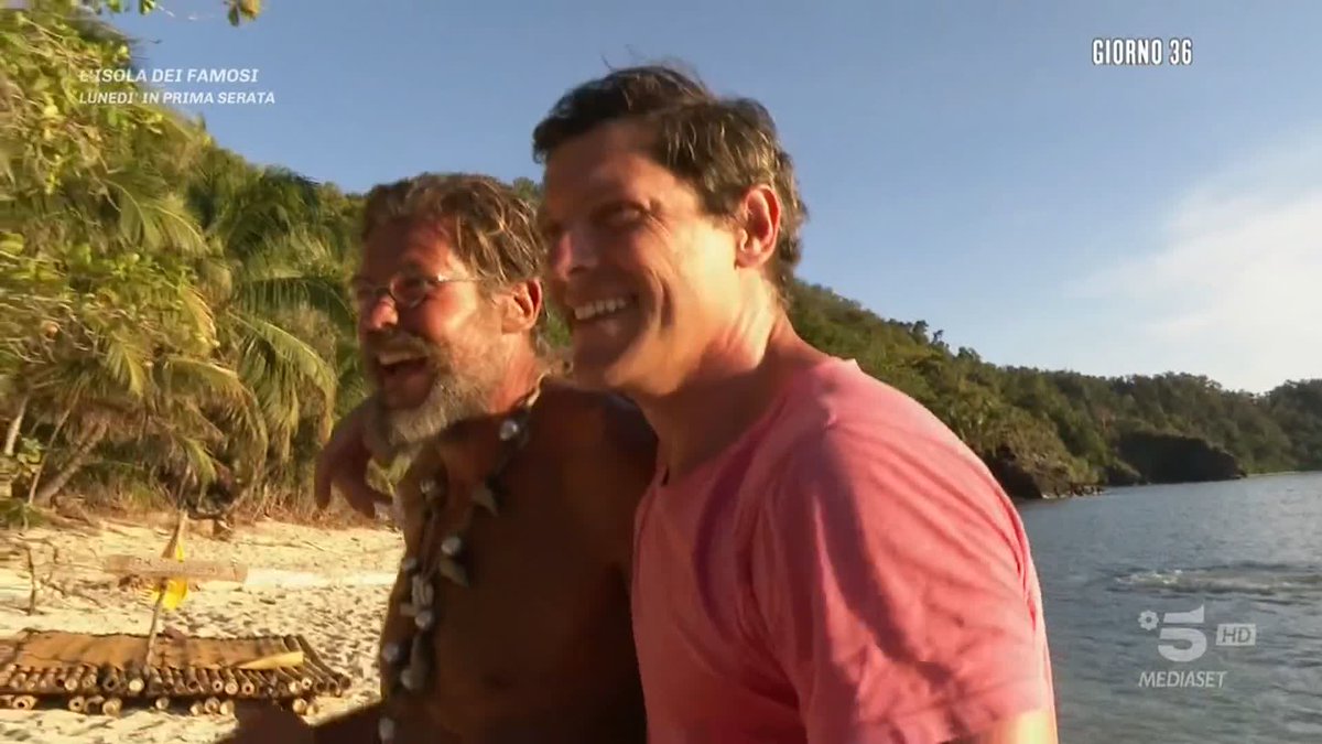 A Corinne non piace per niente la nuova Playa! #Isola