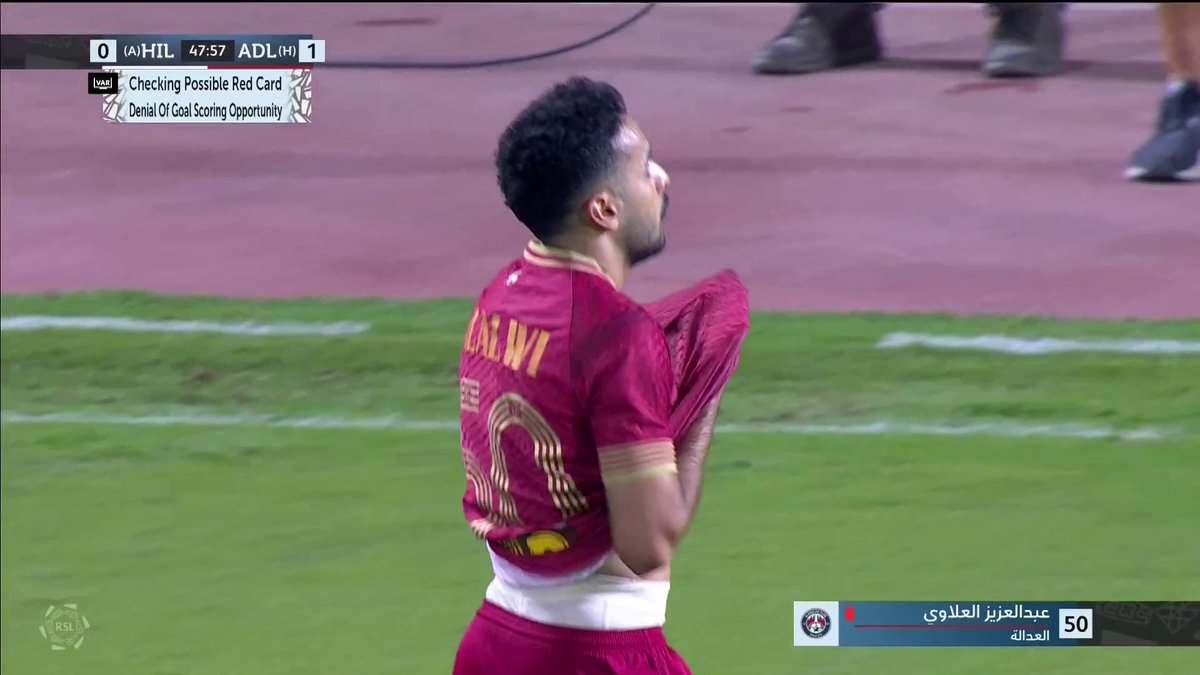 حكم المباراة يشهر البطاقة الحمراء تجاه لاعب العدالة عبدالعزيز العلاوي #العدالة_الهلال | #SSC