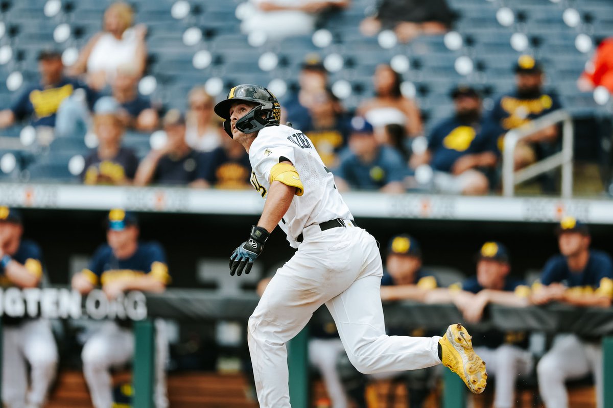 𝘍𝘦𝘦𝘭𝘪𝘯’ 𝙜𝙧𝙖𝙣𝙙! 🤩 brayden frazier x #Hawkeyes