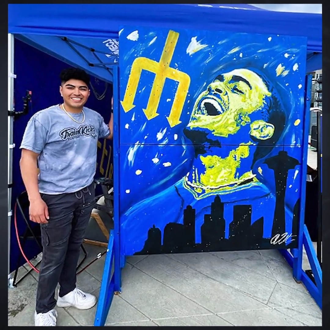 Inspired by his family and Filipino background, local artist Andrew Urrutia has become known for his custom murals and cleats, and recently painted a portrait of Julio Rodriguez🇩🇴🦁 that encapsulates the spirit of our City Connect jerseys. #AANHPIHeritageMonth