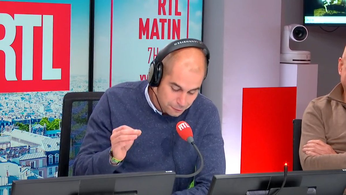 😂 Didier Raoult, sur la chaine Youtube de François Asselineau, avoue enfin que le vaccin anti-Covid est efficace ! Le Surf de l'Info de Cyprien Cini dans #RTLMatin ⤵️