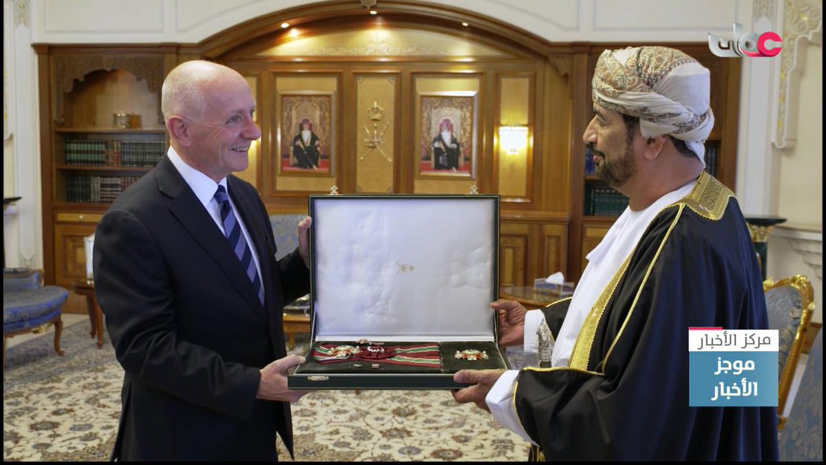 ▶️ جلالة السلطان المعظم يتفضل فيمنح وسام التكريم للرئيس التنفيذي لمؤسسة أوتورد باوند عُمان. #مركز_الأخبار