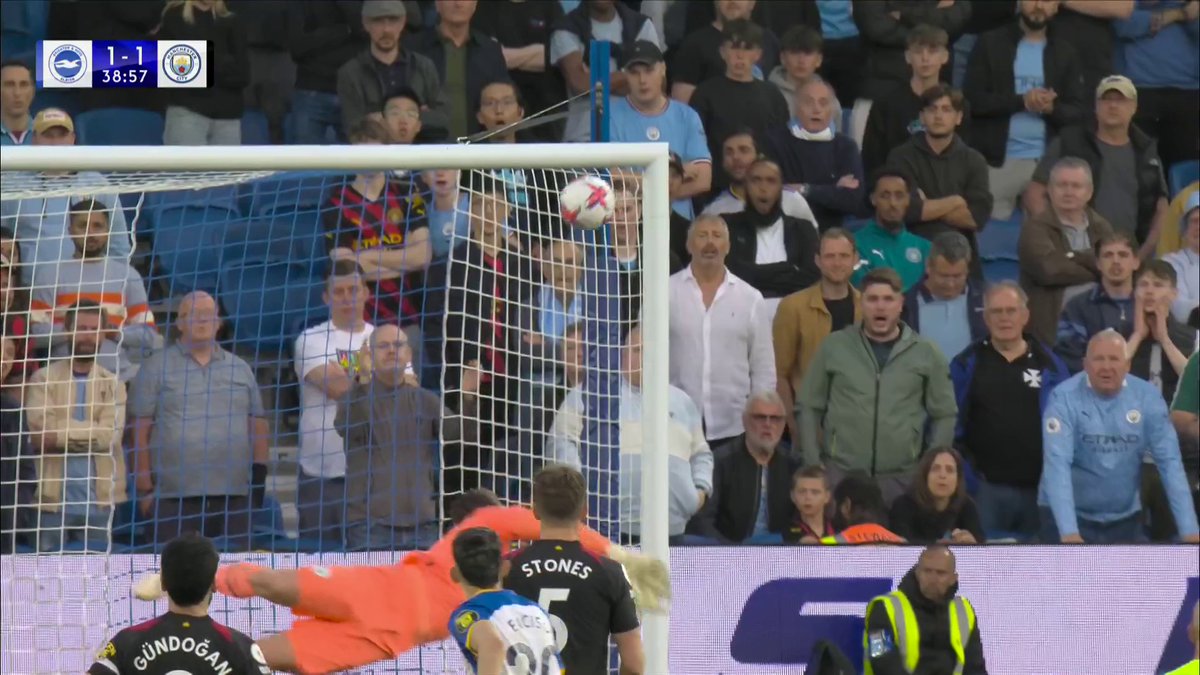 OH MY WORD! 🤯 Julio Enciso with a rocket into the top corner to level the game! 🚀