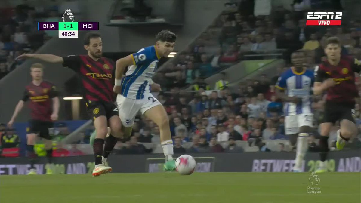 Julio Enciso, con 19 años, está haciendo de las suyas ante ¡EL CAMPEÓN DE LA #PREMIERxESPN! 📺 Mirá la #Premier por #ESPNenStarPlus