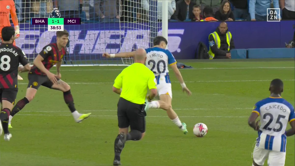 ¡NO HAY MÁS ESCUADRA QUE ESTO! 😳😳😳😳 Es uno de los goles del año 🔥 Solo tiene 19 años y no es la primera vez que manda un derechazo directo al ángulo, pero Julio Enciso... ¡NO DEJES DE HACERLO NUNCA! 🤯 #PremierLeagueDAZN ⚽🏴
