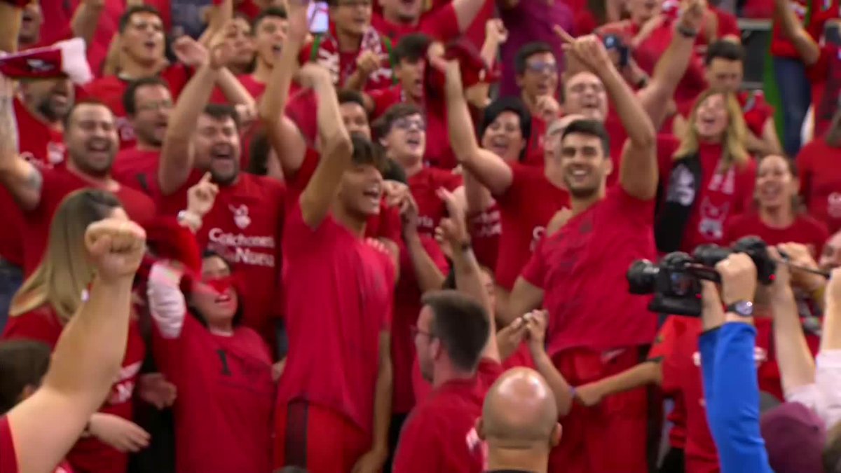 🤪 "QUE SÍ, J***R, QUE SOMOS ACB" ¡Se desata la 𝙇𝙊𝘾𝙐𝙐𝙐𝙐𝙐𝙐𝙐𝙐𝙍𝘼 en las gradas del Palacio de los Deportes de Granada! #LigaEndesa | Fundación CB Granada