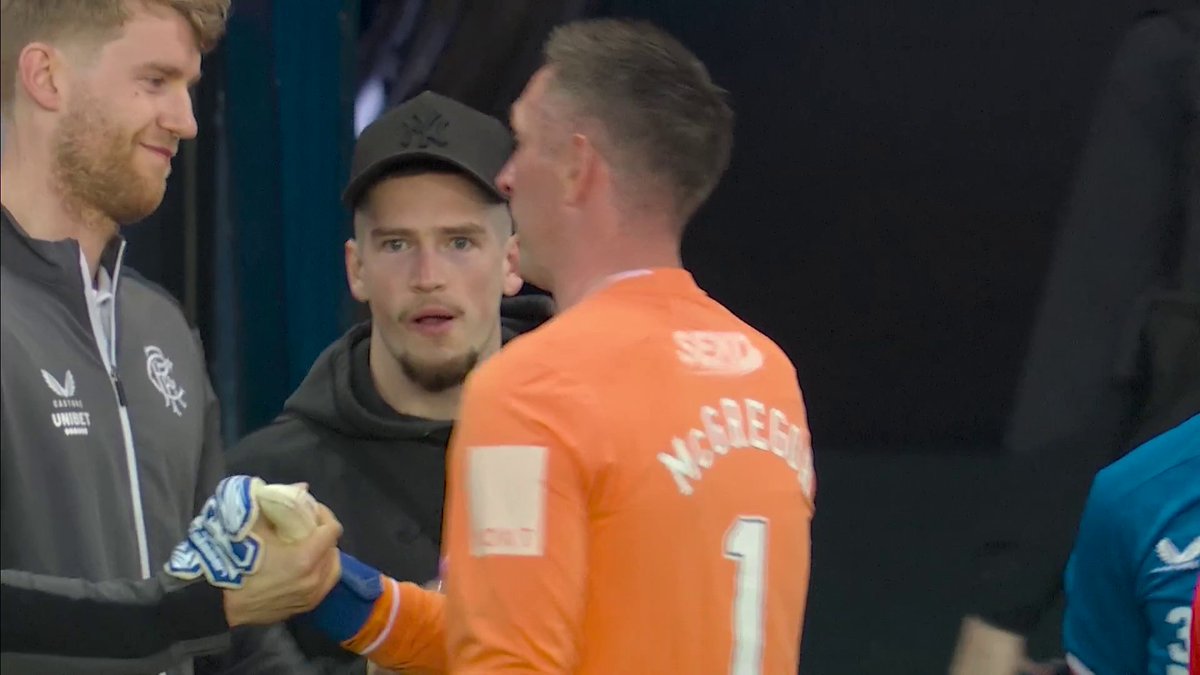 🔵 An emotional farewell... Ryan Kent, Filip Helander, Scott Arfield, Alfredo Morelos, and Allan McGregor receive a guard of honour from their teammates in their final home game ⬇️