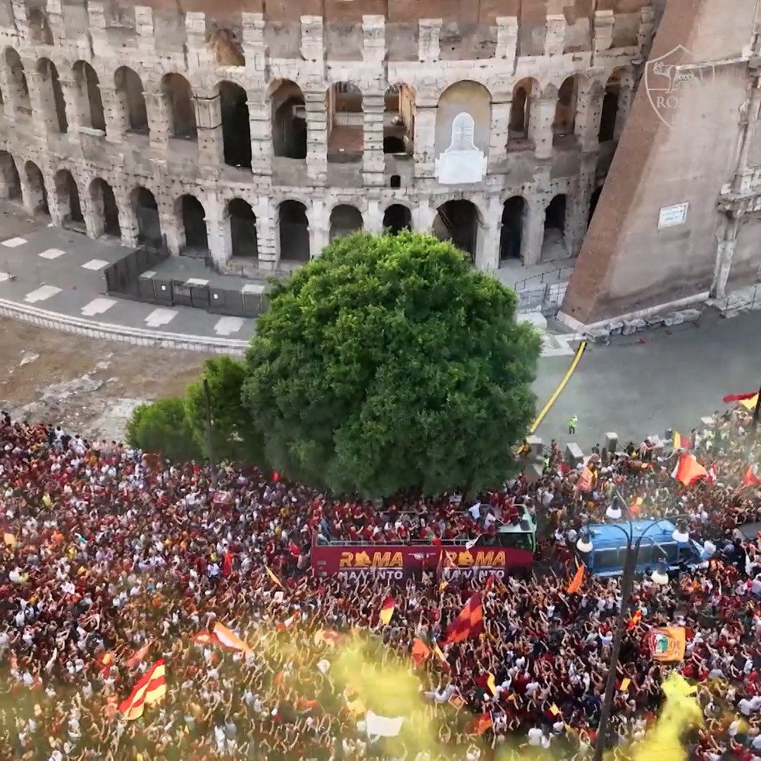 🟨 QUESTA È ROMA 🟥 Un anno fa, un mare di gioia 💛❤️ 🔥 𝗙𝗢𝗥𝗭𝗔 𝗥𝗢𝗠𝗔 🔥 #ASRoma