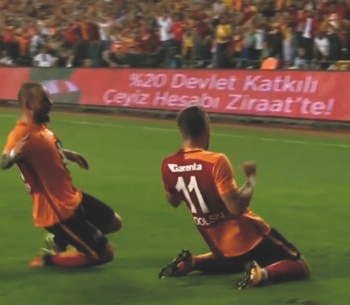 Günün Golü | Lukas-Podolski.com ⚽️ Galatasaray 1-0 Fenerbahçe (26.05.2016) 🏆 Ziraat Türkiye Kupası finalinde Fenerbahçe’yi Podolski’nin golüyle mağlup eden Galatasarayımız, üst üste 3. kez kupayı müzesine götürdü.