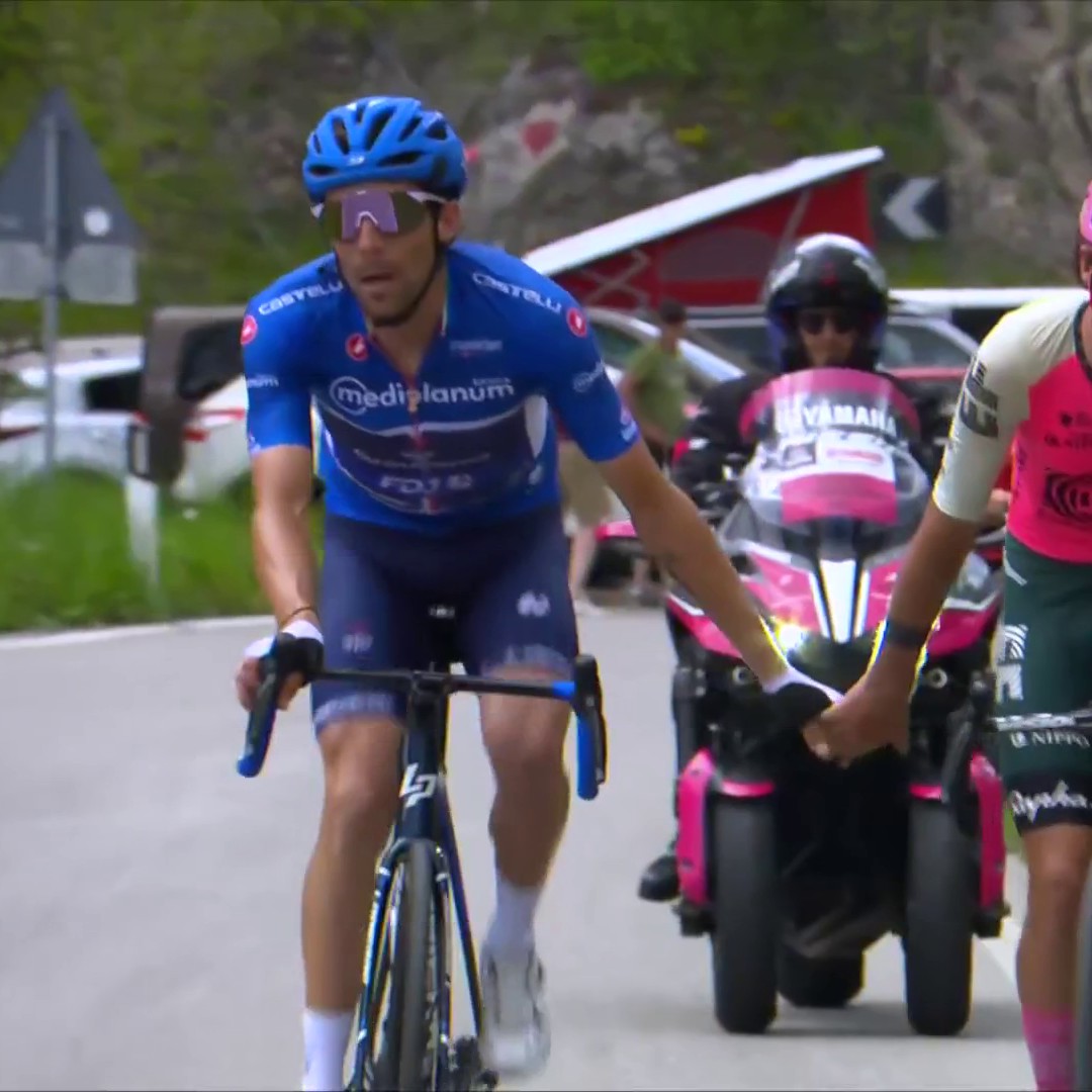 Ben Healy 🤝 Thibaut Pinot Healy has conceded to his rival 🥵😅