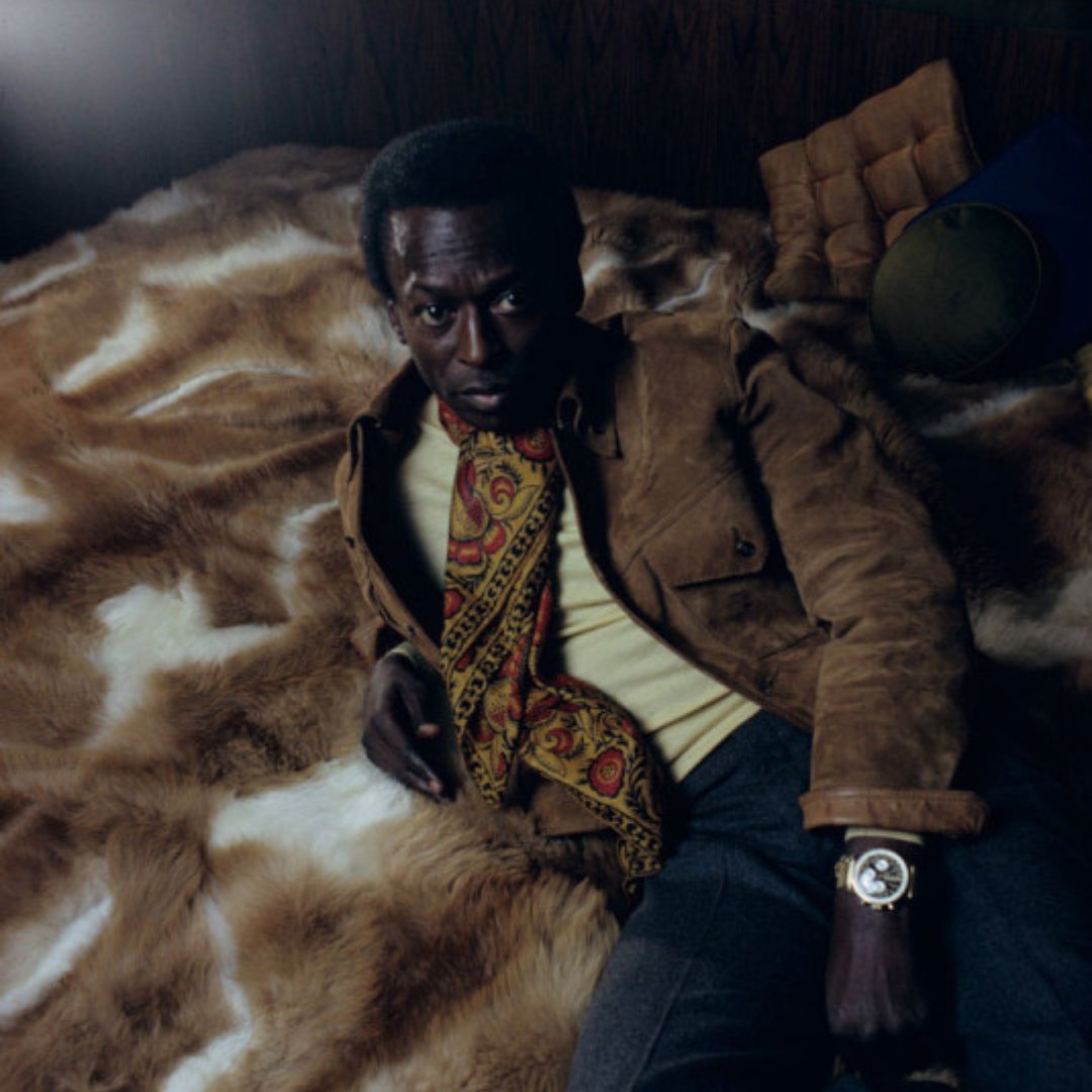 Happy birthday to the one and only Miles Davis 🎉 Not only was he gifted with his first trumpet on his 13th birthday, but he was also gifted his very own street name in New York City years later 🎺