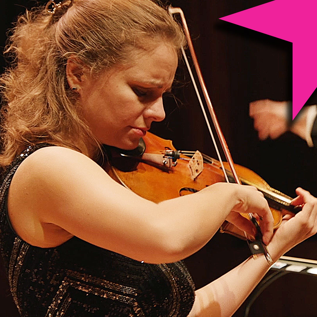The sun’s out and (for the lucky ones) it’s a long weekend! ☀️ This moment from Mozart’s Fourth Violin Concerto is the perfect accompaniment to skip off into the weekend 🍃 Here’s a clip from our performance with Julia Fischer back in Feb 2022, conducted by Thomas Søndergård.