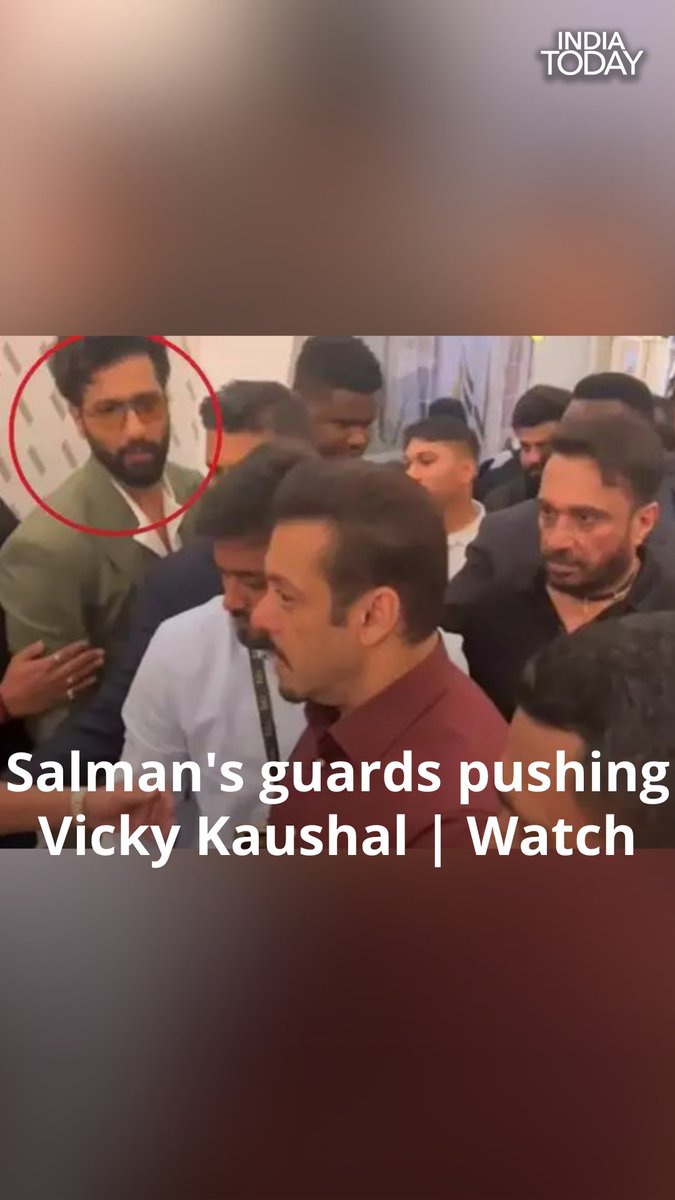 #Watch | Vicky Kaushal gets pushed due to Salman Khan’s huge security entourage at IIFA. What are your thoughts on this? . . . #VickyKaushal #SalmanKhan #Security #IIFA #ViralVideo #Bollywood