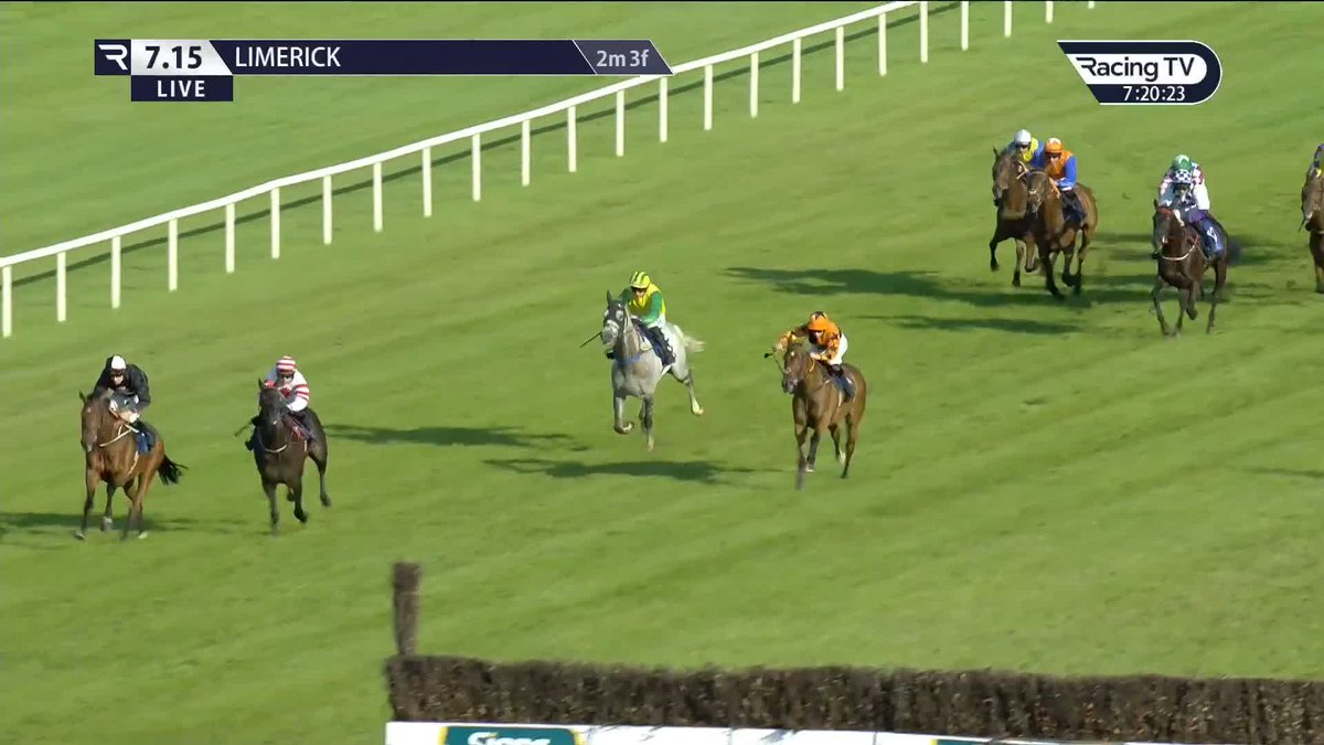 I Don't Get It is in top form at present and makes all under James O'Sullivan to land the Regeneron 'Science To Medicine' Handicap Hurdle and make it three wins from four starts for trainer Neill McCluskey 🏆