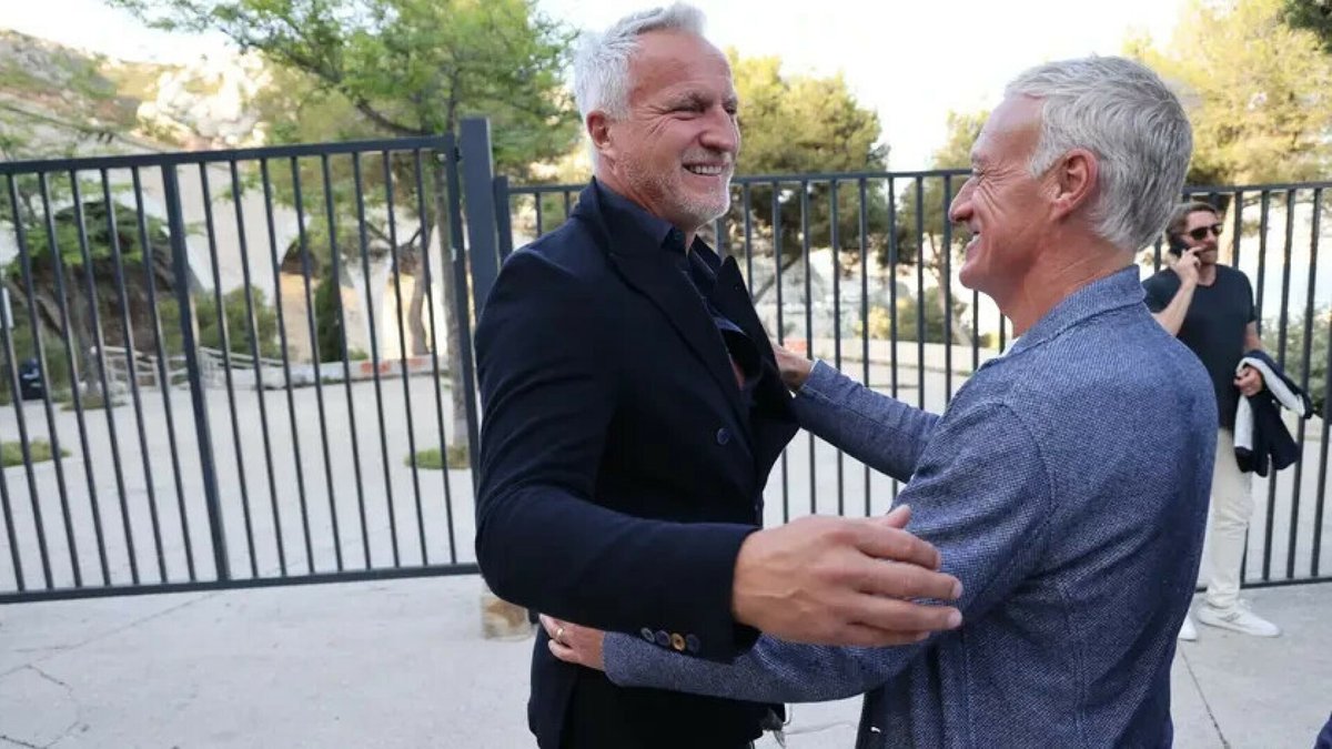 🔵 Didier Deschamps, Fabien Barthez, Basile Boli… 30 ans après la victoire de l’OM en Ligue des champions, ils sont réunis à Marseille dans une soirée organisée par Di Meco ⤵ #OM #Marseille #OlympiquedeMarseille #26Mai1993