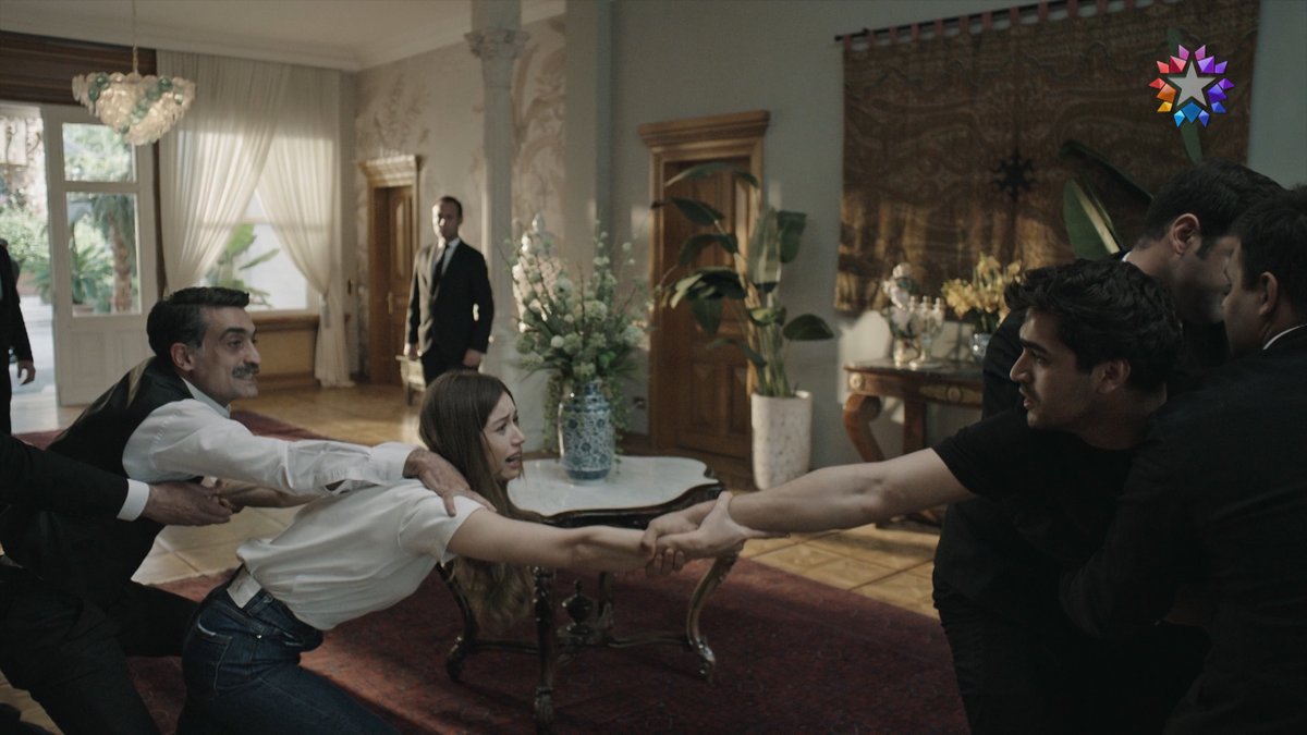 "Ferit, bırakma beni..." #YalıÇapkını yeni bölümüyle STAR TV’de devam ediyor. #YalıÇapkını bir OGM Pictures yapımıdır.