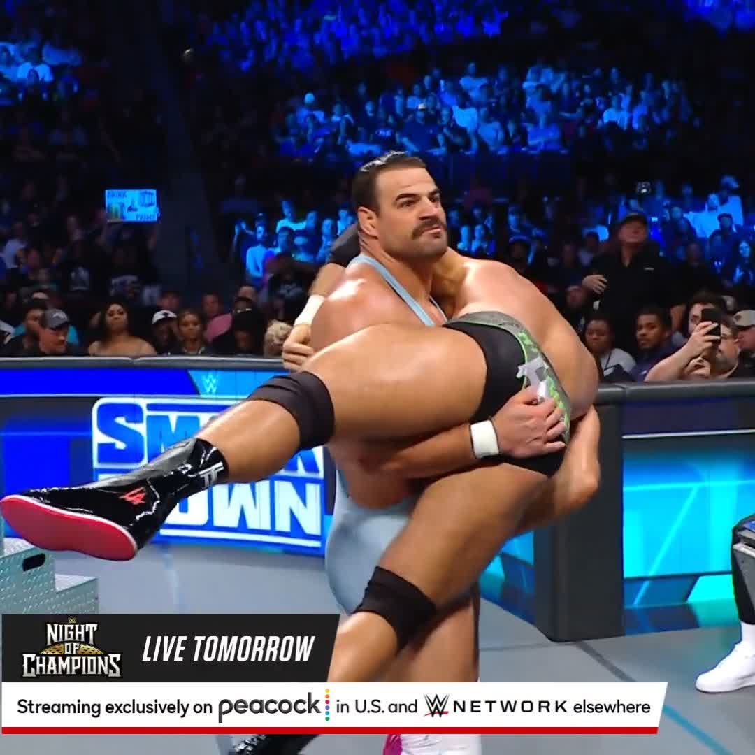 Not @rickboogswwe lifting LA Knight OVER HIS HEAD and slamming him down like it's nothing... 😮💨🔥💪 Is this match going to be great? YEAH! 🙌 #SmackDown