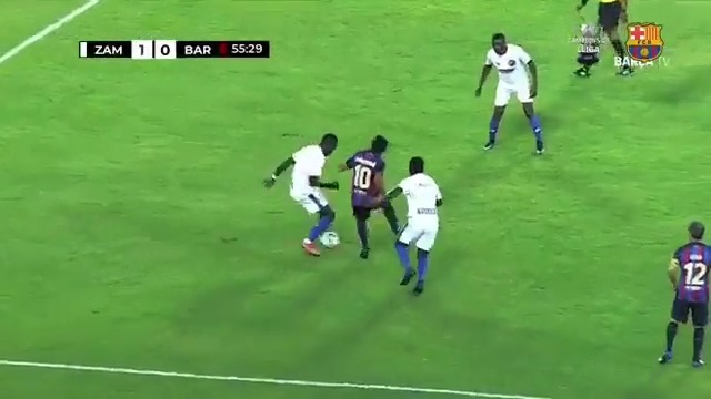 Jajaja, pero mirá lo que hace Ronaldinho en un partido de Leyendas. 43 años, intacto. 🇧🇷🎩