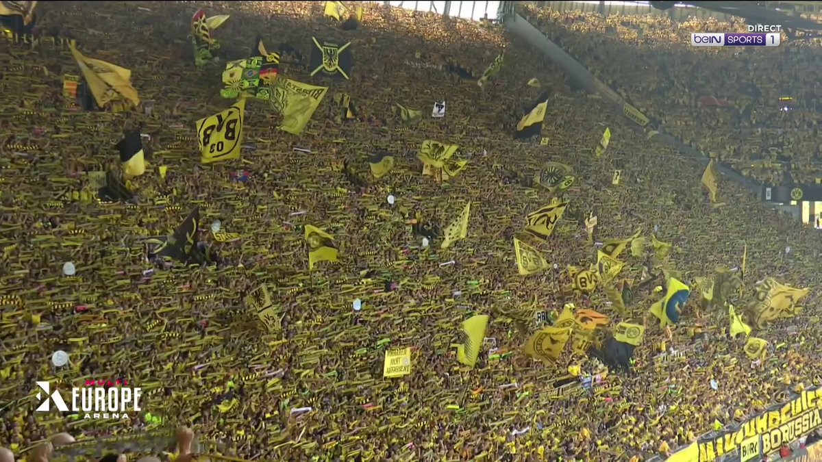 « You’ll Never Walk Alone » résonne dans une ambiance exceptionnelle au Signal Iduna Park. 💛🖤🤩 🎥 beIN SPORTS