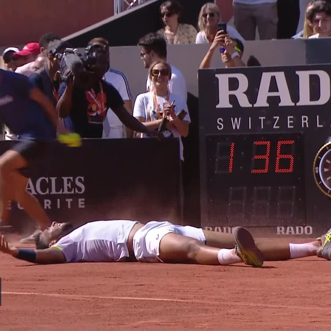 Un moment gravé. ✨️ L'instant où Arthur Fils remporte son tout premier titre à seulement 18 ans, en France, lors du tournoi ATP 250 de Lyon. 🏆🇨🇵