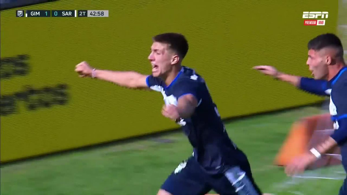LA POLÉMICA EN EL BOSQUE. Sánchez ponía el primer gol del Lobo ante Sarmiento pero el VAR decidió anular el tanto de Gimnasia por offside previo en el inicio de la jugada. 📺 ESPN Premium | Suscribite al Pack Fútbol en