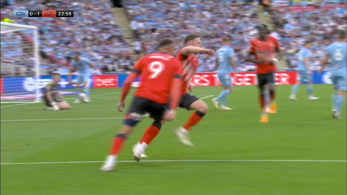 What a STRIKE Jordan Clark!! ⚡ LUTON TAKE THE LEAD AT WEMBLEY 🟠
