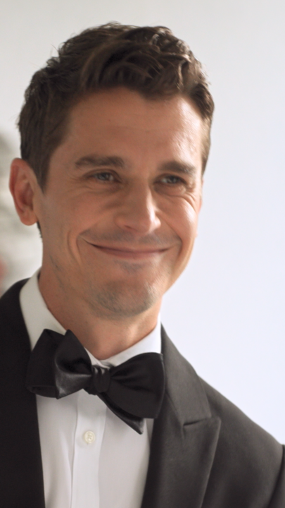 And now a hot tip from Antoni on how to steam your clothes