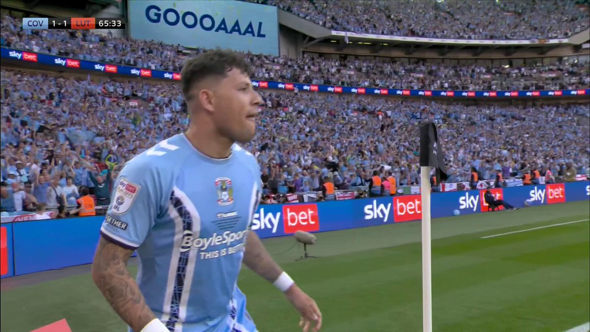 Gus levels under the arch! 💙