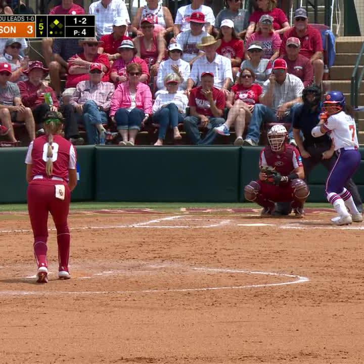 MCKENZIE. CLARK. Clemson Softball ๐ฅ takes the lead ๐ฑ