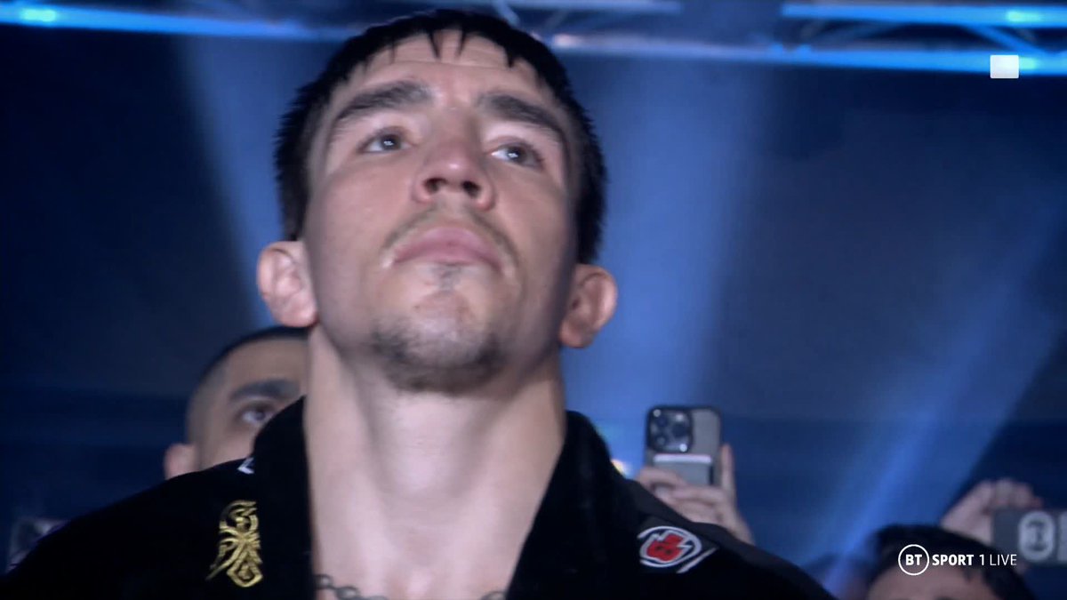 There really is nothing quite like a Mick Conlan ring entrance 😍 🎬 @BTSportBoxing #LopezConlan