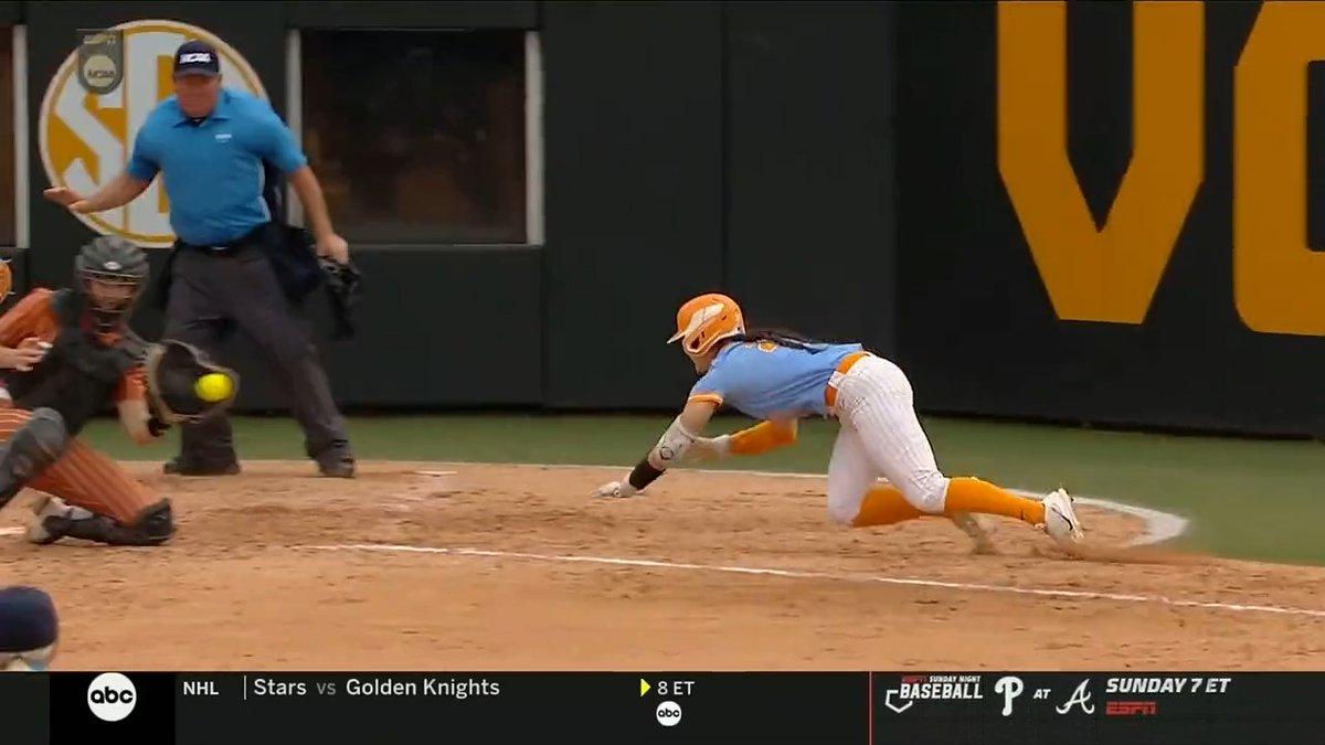 WHAT JUST HAPPENED?! 😱 #RoadToWCWS x 🎥 ABC / Tennessee Softball