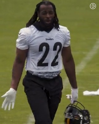 What did Pat do to deserve this Naj⁉️ 🤣 Najee Harris | Pat Freiermuth