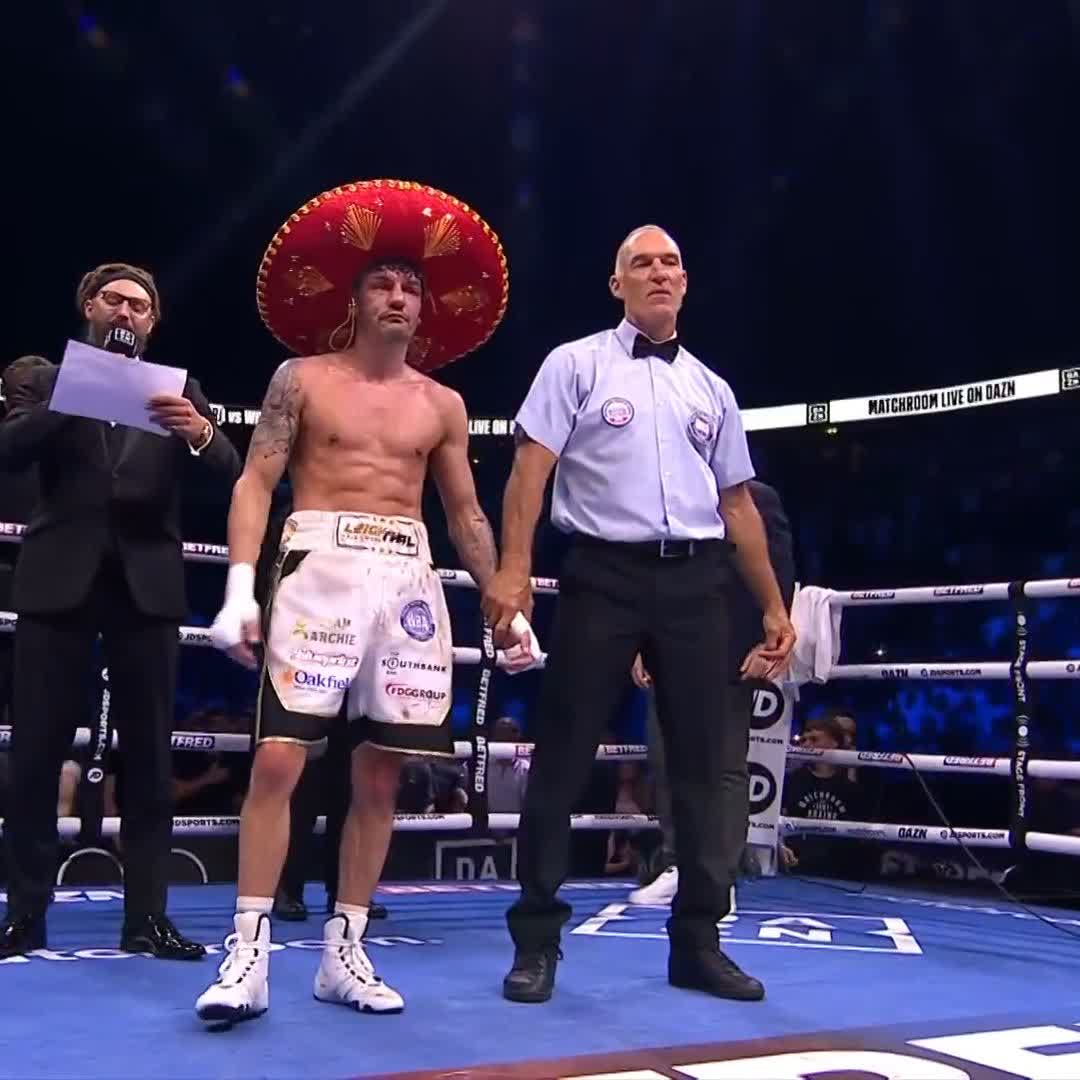 𝐑𝐄𝐃𝐄𝐌𝐏𝐓𝐈𝐎𝐍 🏹 Leigh Wood is World Champion once again 🙌 It’s a wide points win over Bronco in Manchester! 📝 118-109, 118-109, 116-111 #LaraWood2