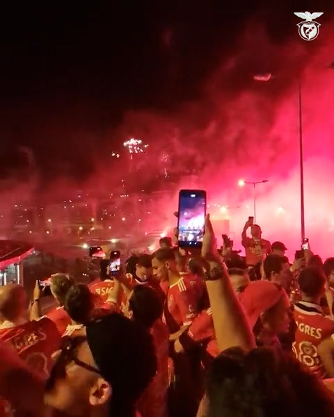 ❤️⚪ 𝐀 𝐜𝐡𝐚𝐦𝐚 𝐢𝐦𝐞𝐧𝐬𝐚! #CAMP38ES • #EuAmoOBenfica