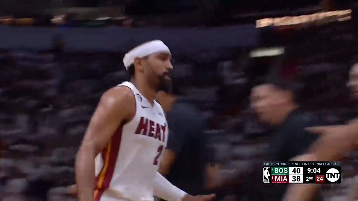 Back-to-back triples for Nnamdi 🙌 We trail 40-38 with 9:04 left in Q2. Tune in on TNT 📺
