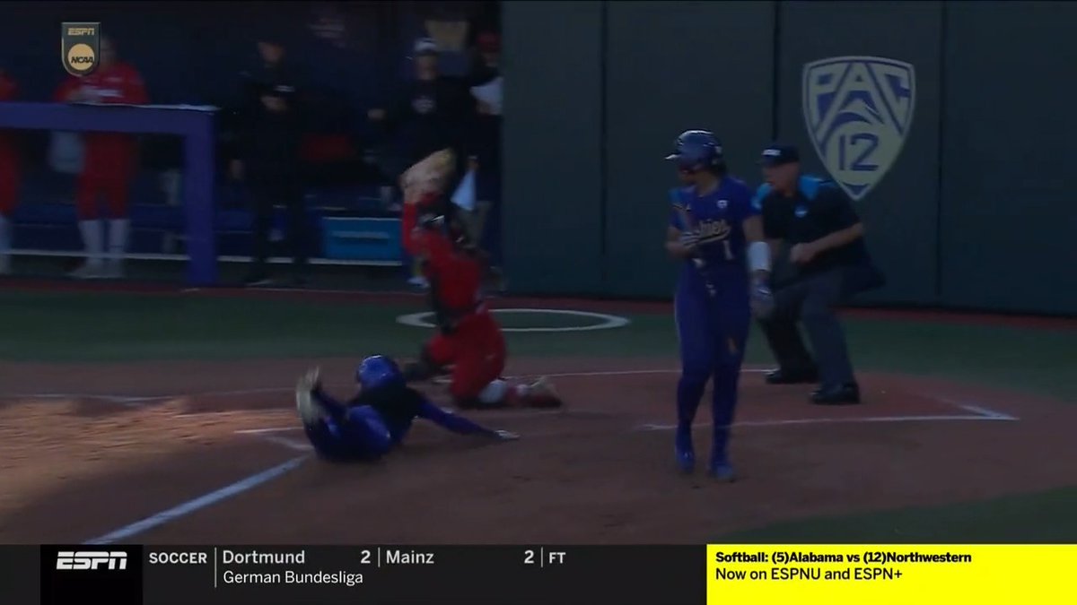 SHE STOLE HOME!!! 😱 #RoadToWCWS #SCTop10 x 🎥 ESPN / Washington Softball