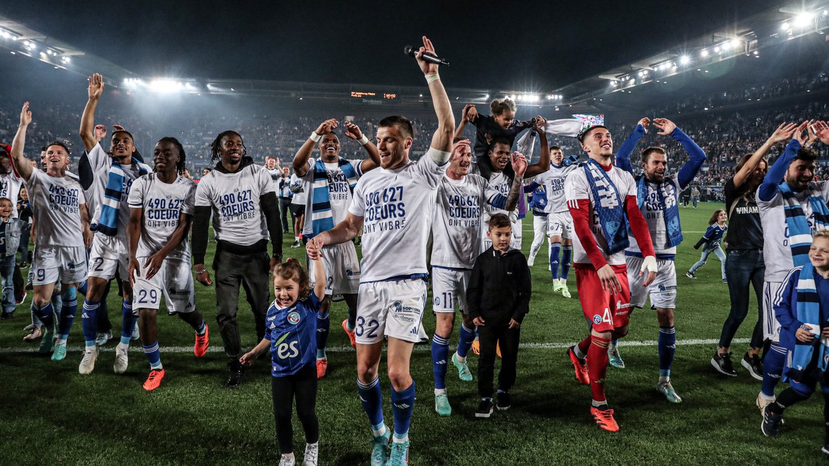 🥰 𝟐 𝐦𝐢𝐧𝐮𝐭𝐞𝐬 𝟐𝟓 𝐝𝐞 𝐩𝐮𝐫 𝐛𝐨𝐧𝐡𝐞𝐮𝐫 🥰 C'est aussi pour ces moments qu'on aime le foot et le Racing ! #LaForceDUnePassion