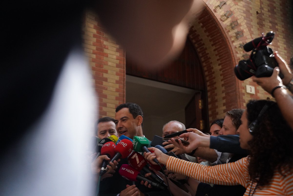 Cuidemos la democracia con nuestro voto. Pido a los andaluces que salgan a votar y participen en un día tan importante. La política es esencial para el progreso y el bienestar de todos los españoles. Deseo que la jornada se desarrolle sin incidentes. #Elecciones2023