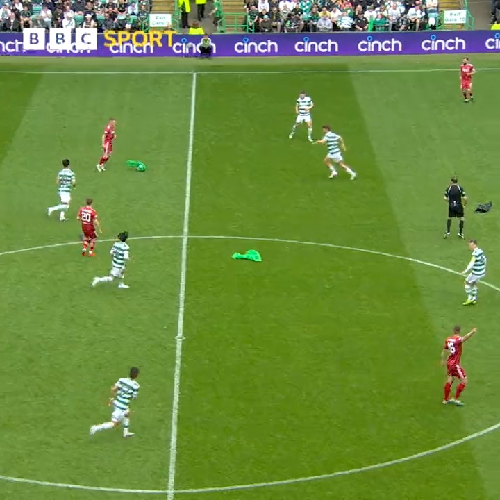 You don't see that everyday! Jonny Hayes dispossessed by a piece of foil from the Celtic tifo! 😅 #BBCFootball