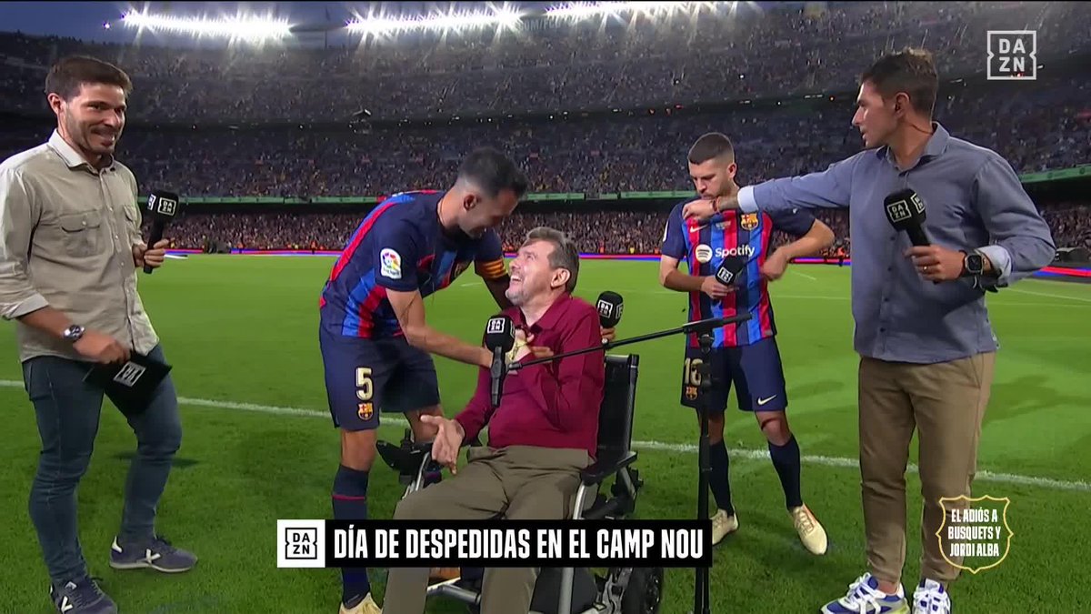 El momentazo que va a EMOCIONAR a toda la afición del FC Barcelona 🔵🔴 Busquets y Jordi Alba, junto a Unzué y Jonathan Soriano en la banda del Camp Nou #LaLigaEnDAZN ⚽