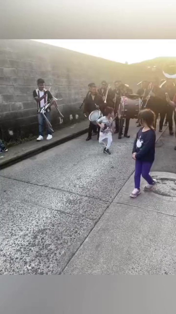Cuando andas pisteando y sabes que mañana no se trabaja.🍻🤩