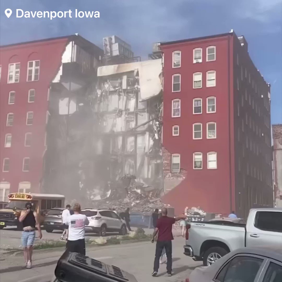 🚨#BREAKING: A Large apartment Building has partially collapses with reports of residents possibly trapped inside 📌#Davenport | #Iowa Authorities are presently at the location of a building collapse in Davenport, Iowa after a significant apartment building has experienced partial collapse, potentially resulting in occupants being possibly trapped within. At this time, no information regarding injuries has been provided. The incident occurred approximately at 5 p.m. CDT. According to a witness, the collapse transpired while they were engaged in the installation of a support beam. The cause of the collapse is presently under investigation.