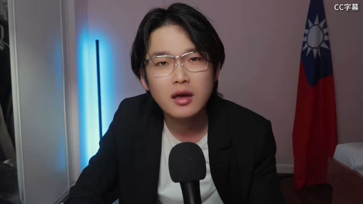 真给大陆人丢脸！中国网红直播辱骂台湾人，只因为粉丝留言这四个字⋯瞬间玻璃心碎！狗急跳墙！暴走画面令人尴尬⋯⋯ 🔥完整事件： 🇹🇼台湾粉丝群：