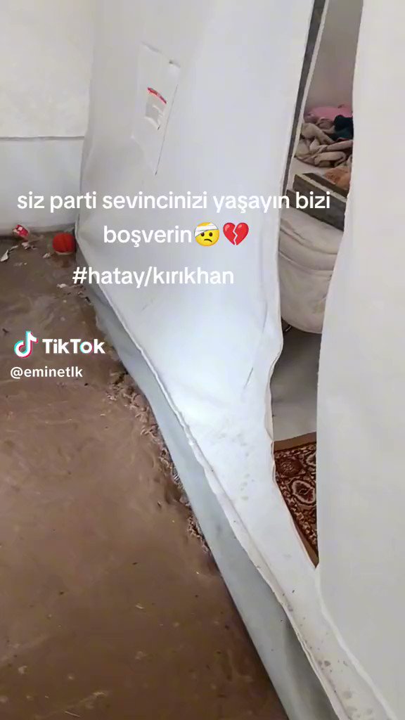 🟡 Hatay Kırıkhan’da bir depremzede su basan çadırını paylaştı: "Siz parti sevincinizi yaşayın bizi boşverin." 👉🏼 #ÇalarSaat HAKKIMI HELAL ETMİYORUM Pirus Suriyelilere Cehalet #DevletBahçeli