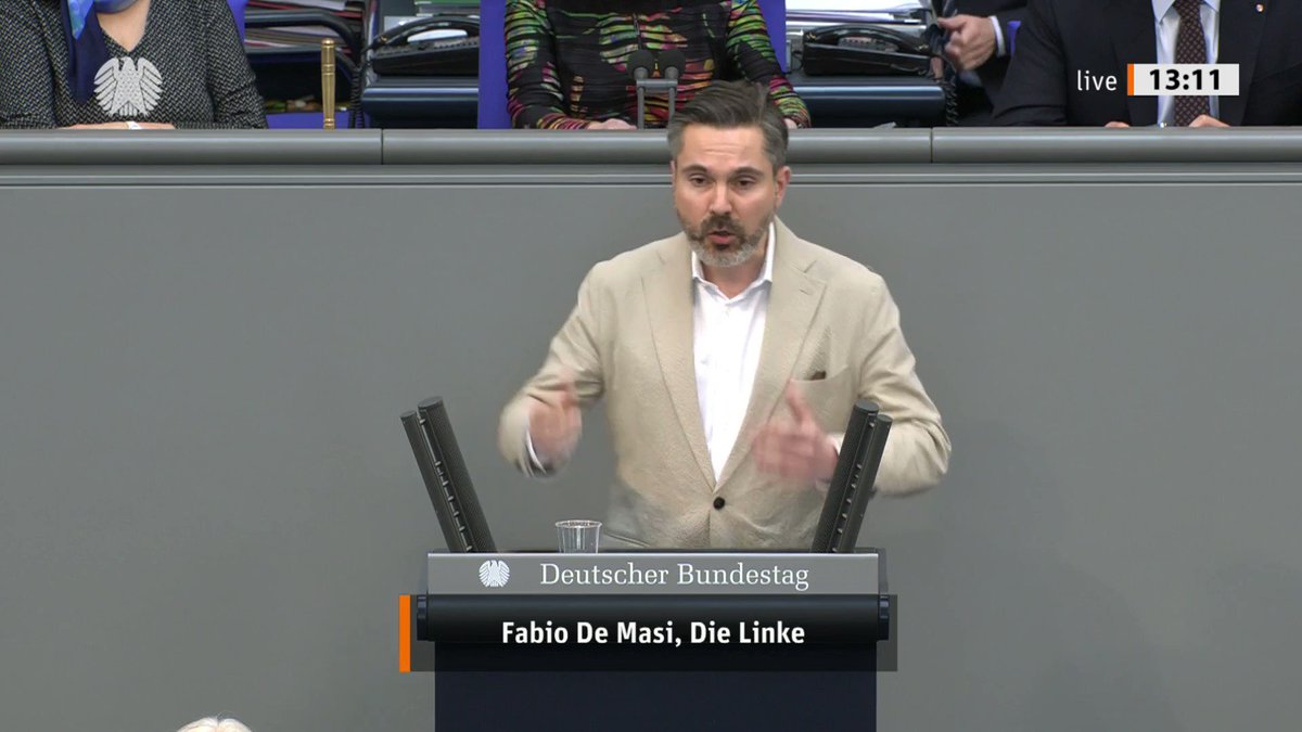 Es sind immer wieder die selben Loser, die in ihrem Leben maximal einen Bleistift gehalten haben, die mit Rentenkürzungen, um die Ecke kommen, aber sich selbst die Taschen auf Kosten der Allgemeinheit vollmachen ...