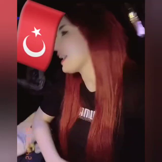 Türkiye'de yaşayan yabancı uyruklu sosyal medya yayıncısı "Bay Bay Kemal, Bay Bay Meral" diyerek seçim sonuçlarını kutladı. Gelen Arapça yorumlar dikkat çekti.